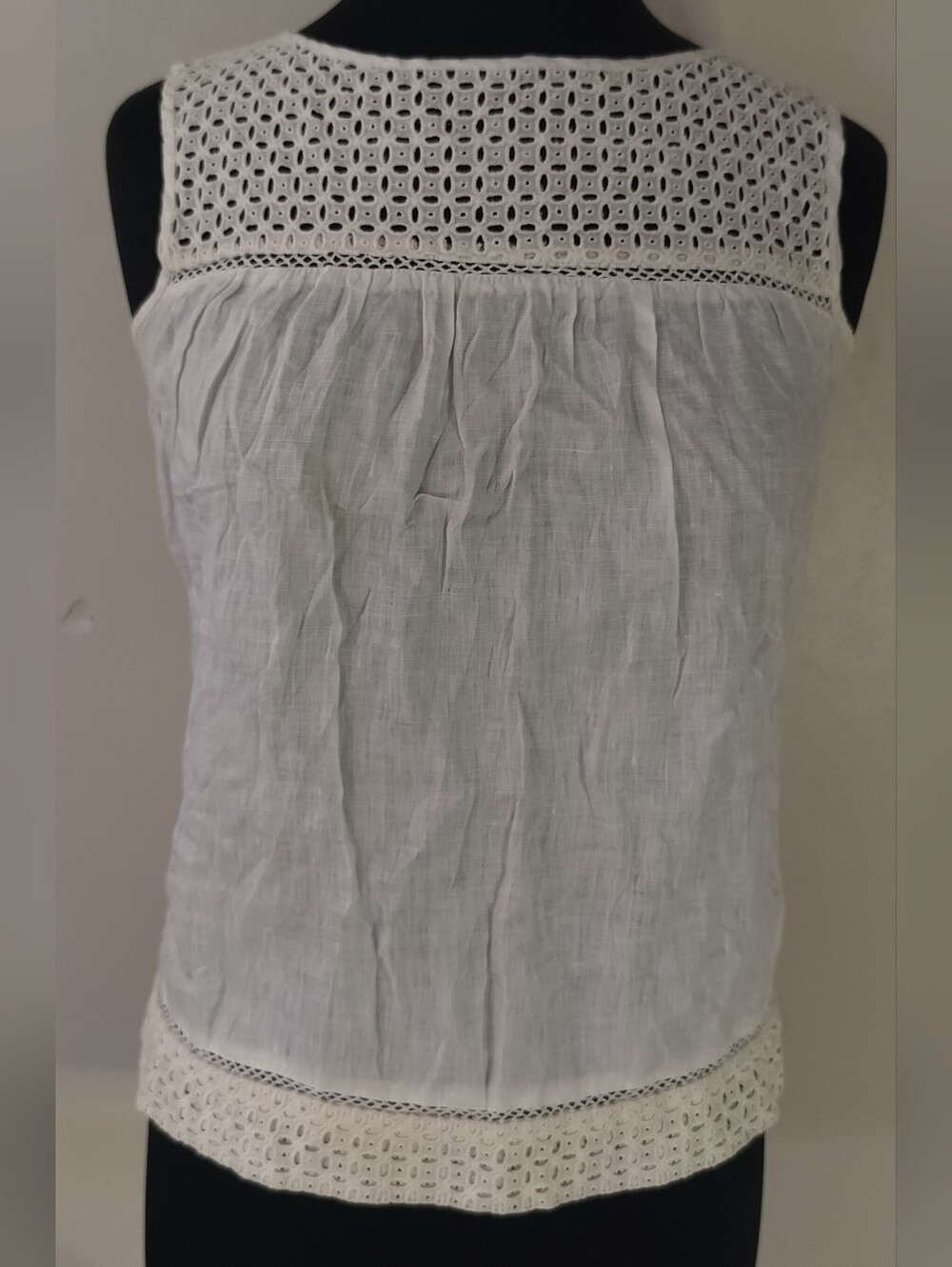 Women’s White Crochet Yoke Sleeveless Camisole